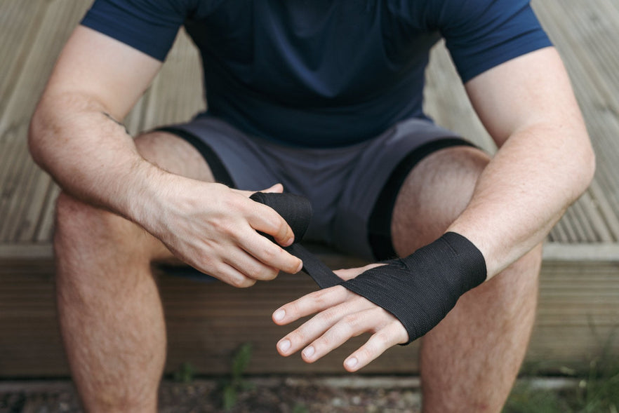 The Pain Conversation. When To Push Through, When To Stop And What The Lifter Is Actually Negotiating With.